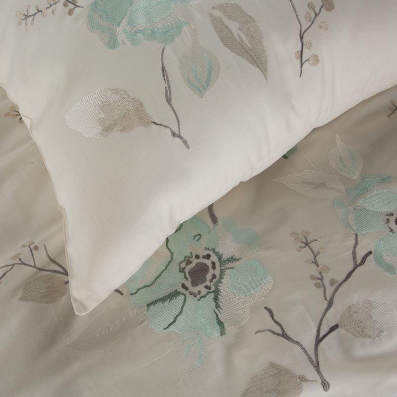 KOMPLET POŚCIELI HAFT6 220X200 CM, 2 SZT. 70X80 CM KREMOWY KOMPLET POŚCIELI HAFT6 220X200 CM, 2 SZT. 70X80 CM KREMOWY