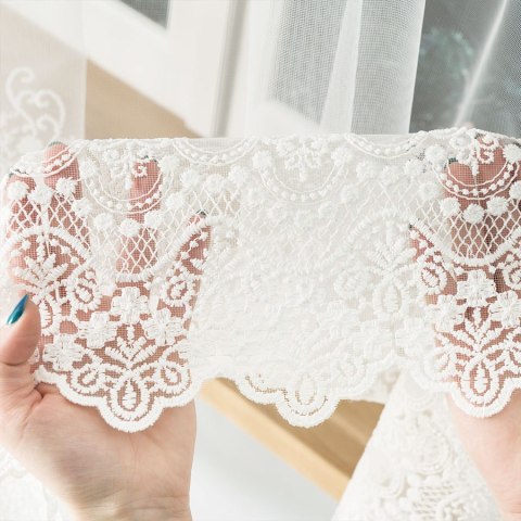 Firanka haftowana ze wzorem na samym dole, wysokość 180cm, kolor A12 kremowy 121377/BIS/A12/180000/1