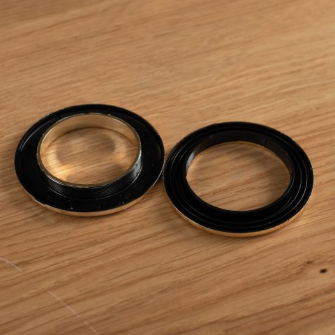 Przelotka plastikowa Uniwersalna, 10szt.,śr wew 35,5mm zewn. 57,5mm, kolor mosiądz 031 PRZELO/PLA/031/004004/1