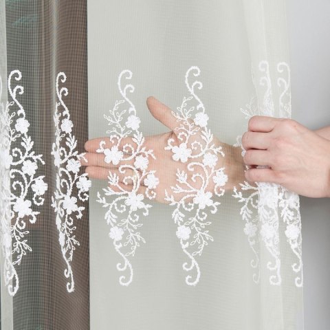 Firanka haftowana ze wzorem pasowym, wysokość 250cm, kolor 012 kremowy 121377/BIS/012/000250/1