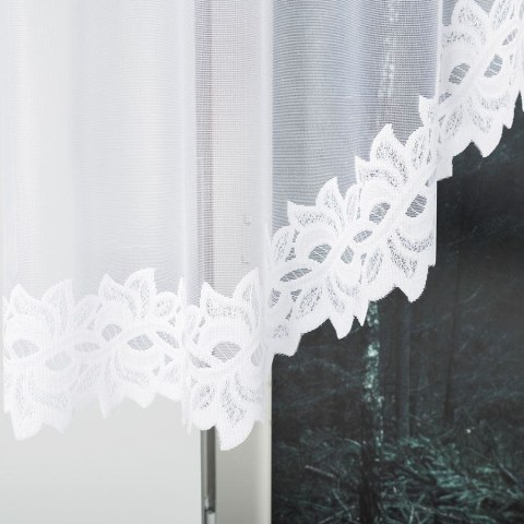 Podkreśl styl swojego wnętrza gotową żakardową firanką BASTIA 120x350 cm w kolorze białym