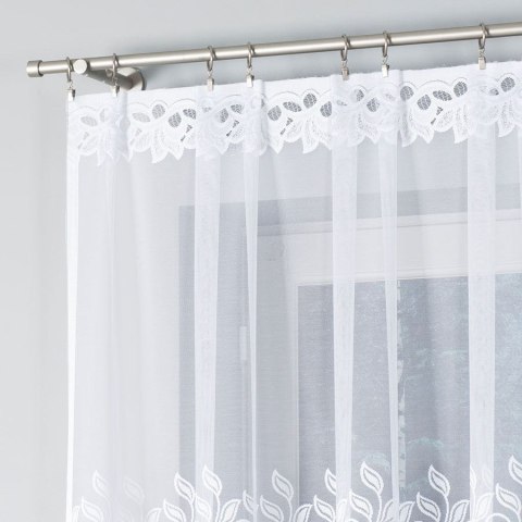Przywołaj romantyczny nastrój w swoim domu z gotową żakardową firanką BASTIA 120x350 cm w kolorze białym