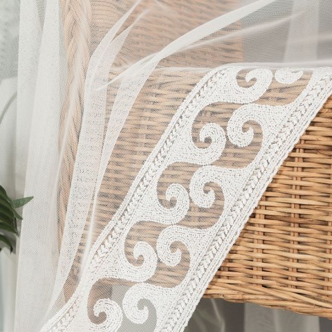 Firanka haftowana na greckim tiulu ze wzorem na samym dole, wysokość 310cm, kolor 002 kremowy FH0006/885/002/000310/1