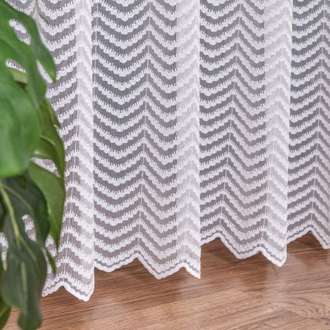 Firanka haftowana ze wzorem na samym dole, wysokość 280cm, kolor 001 biały 127376/768/001/000280/1