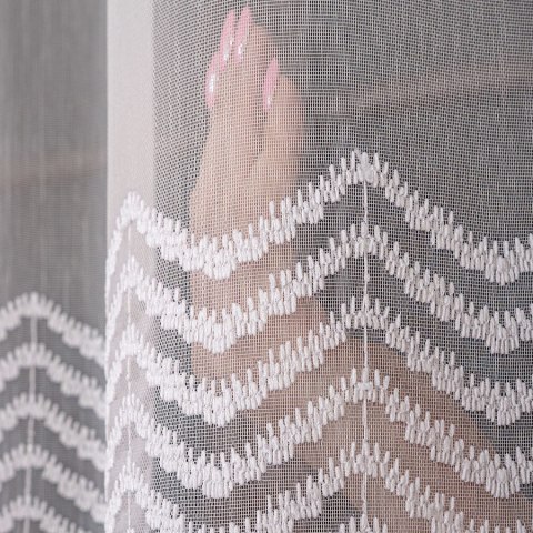 Firanka haftowana ze wzorem na samym dole, wysokość 280cm, kolor 001 biały 127376/768/001/000280/1