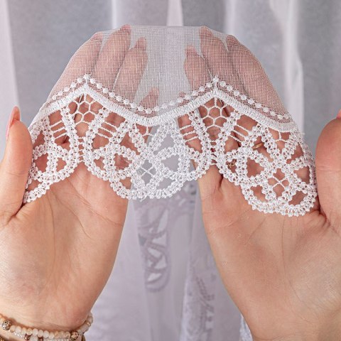 Firanka z aplikacją ze wzorem pasowym na markizecie, wysokość 280cm, kolor 001 biały 112997/433/001/000280/1