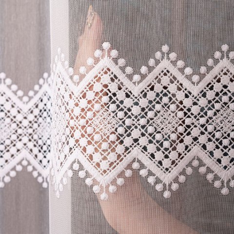 Firanka z aplikacją ze wzorem pasowym na markizecie, wysokość 280cm, kolor 001 biały 009377/178/001/000280/1