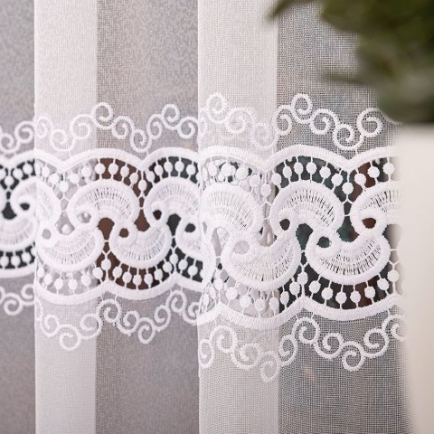 Firanka z aplikacją ze wzorem pasowym na markizecie, wysokość 280cm, kolor 001 biały 009397/433/001/000280/1