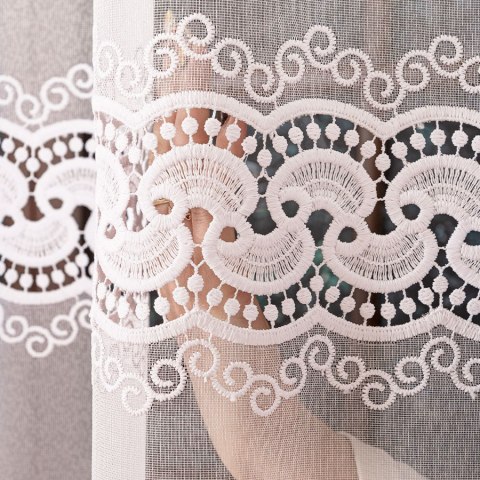 Firanka z aplikacją ze wzorem pasowym na markizecie, wysokość 280cm, kolor 001 biały 009397/433/001/000280/1