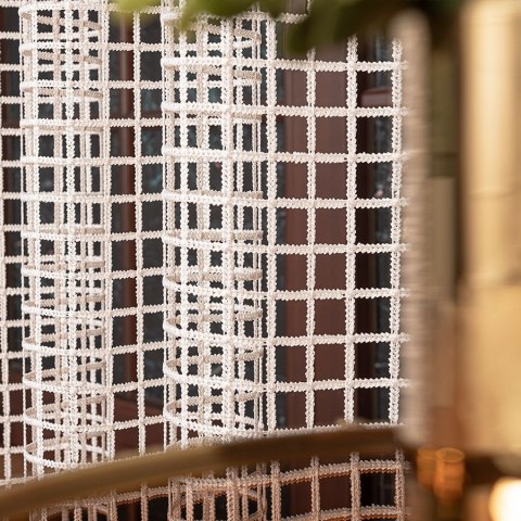 Firanka z aplikacją na markizecie ze wzorem pasowym, wysokość 280cm, kolor 202 biały z kremowym dolem 081773/433/202/000280/1