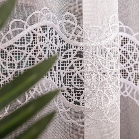 Firanka z aplikacją ze wzorem pasowym na markizecie, wysokość 280cm, kolor 001 biały 034617/433/001/000280/1