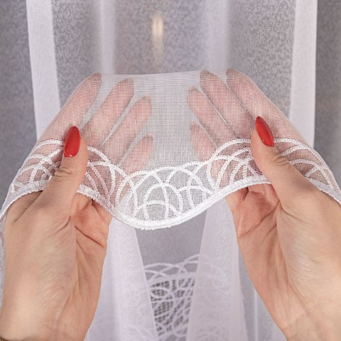 Firanka z aplikacją ze wzorem pasowym na markizecie, wysokość 280cm, kolor 001 biały 034617/433/001/000280/1