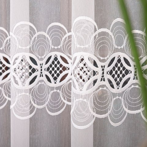 Firanka z aplikacją ze wzorem pasowym na markizecie, wysokość 175cm, kolor 001 biały 112955/433/001/000175/1