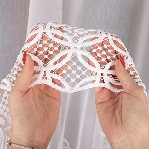 Firanka z aplikacją ze wzorem pasowym na markizecie, wysokość 280cm, kolor 001 biały 112955/433/001/000280/1