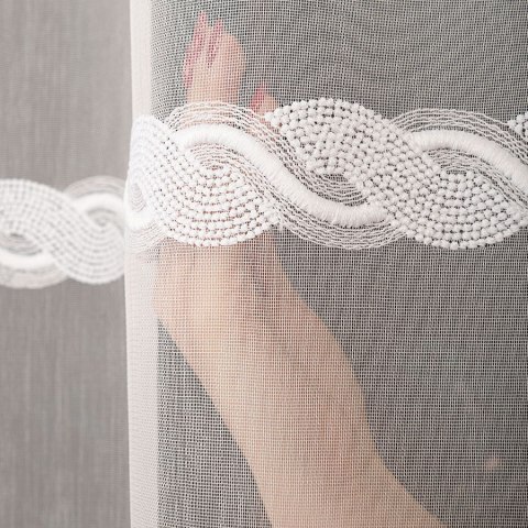 Firanka haftowana ze wzorem na samym dole, wysokość 290cm, kolor 001 biały 013417/MIR/001/000290/1