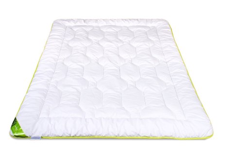 Kołdra z bambusa Bamboo letnia AMZ 155x200 cm Kołdra z bambusa Bamboo letnia AMZ 155x200 cm