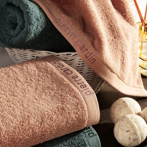 RĘCZNIK PIERRE CARDIN EVI 50 X 90 CM BURGUNDOWY