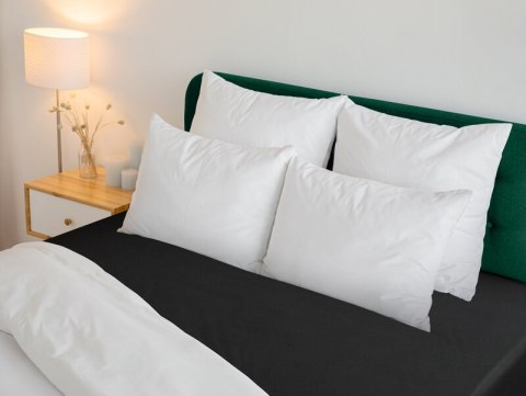 PRZEŚCIERADŁO Z GUMKĄ BASIC 160 X 200 X 30 CM CZARNY