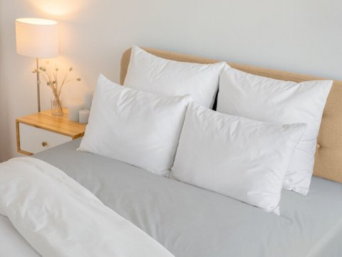 PRZEŚCIERADŁO Z GUMKĄ BASIC 180 X 200 X 30 CM JASNOSZARY