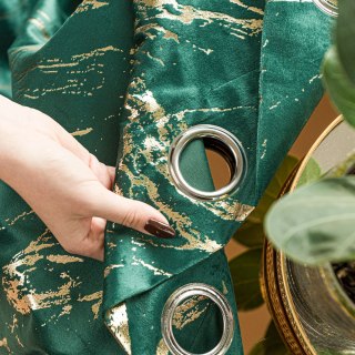 MARMA Zasłona gotowa na przelotkach, szerokość 140cm x wysokość 250cm, kolor 010 ciemny zielony; butelkowy ze złotym nadrukiem n