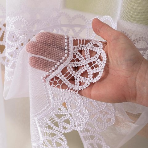 Firanka z aplikacją ze wzorem pasowym na markizecie, wysokość 175cm, kolor 001 biały 112997/433/001/000175/1