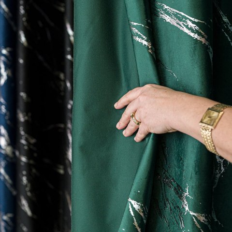 MARMA Zasłona gotowa na przelotkach, szerokość 140cm x wysokość 250cm, kolor 010 ciemny zielony; butelkowy ze srebrnym nadrukiem