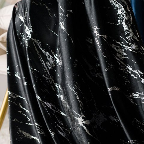 MARMA Zasłona gotowa na przelotkach, szerokość 140cm x wysokość 250cm, kolor 111 czarny ze srebrnym nadrukiem na VELVI TD0037/ZG