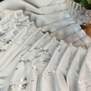 MARMA Zasłona gotowa na taśmie, szerokość 140cm x wysokość 250cm, kolor 021 pastelowy szary ze srebrnym nadrukiem na VELVI TD003