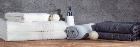 RĘCZNIK KARIN (08) 50 X 90 CM BORDOWY