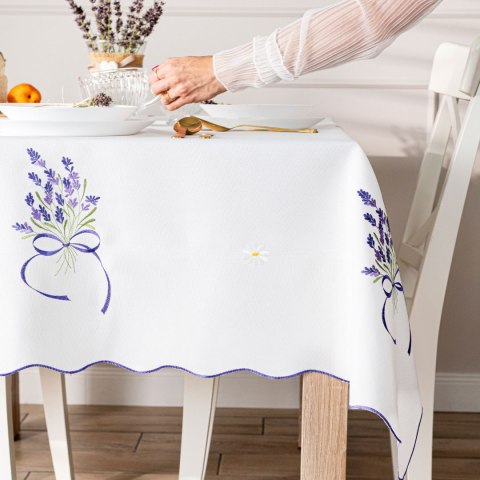 LAWENDOWA POLANA Obrus z haftem, szerokość 140cm x wysokość 180cm, kolor 001 biały 291771/KSP/001/140180/1