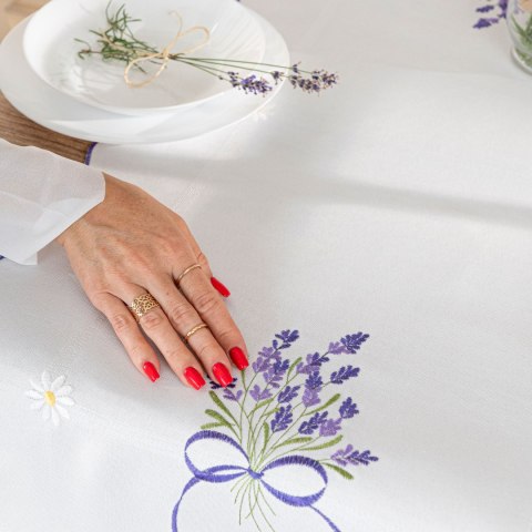 LAWENDOWA POLANA Serweta z haftem, szerokość 85cm x wysokość 85cm, kolor 001 biały 291771/KSP/001/085085/1