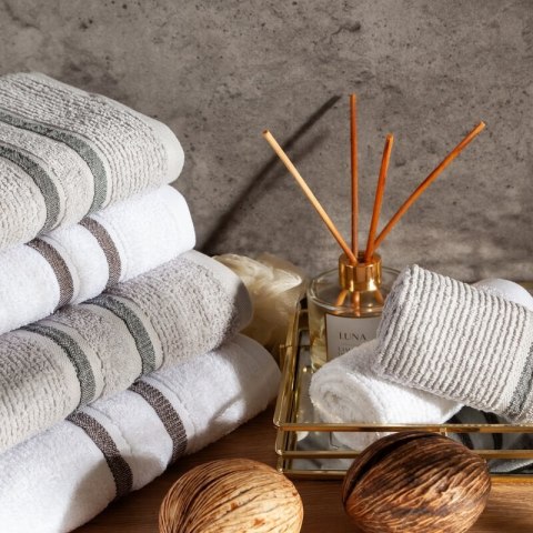 RĘCZNIK DINA (08) 70 X 140 CM CIEMNOZIELONY