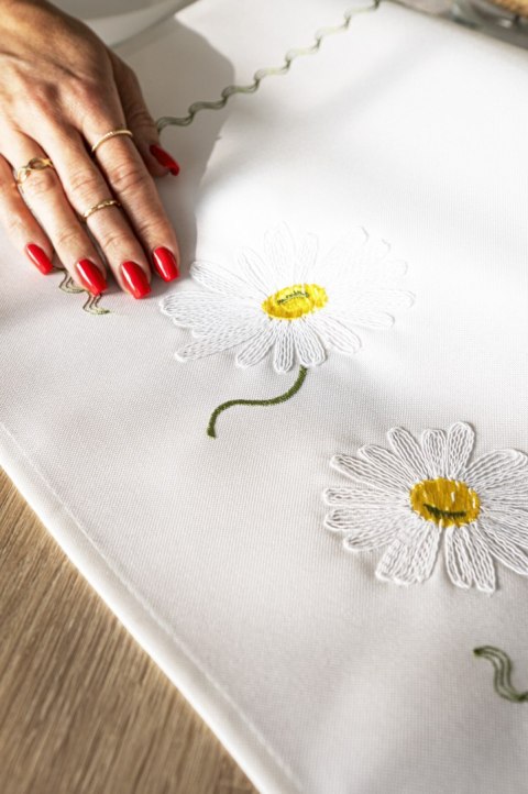 SUMMER Serweta z haftem, szerokość 85cm x wysokość 85cm, kolor 001 biały 192037/KSP/L01/085085/1