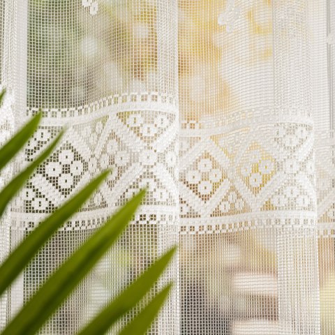 Firanka żakardowa ze wzorem po całości, wysokość 155cm, kolor 025 kremowy 011450/000/025/000155/1
