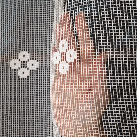 Firanka żakardowa ze wzorem po całości, wysokość 250cm, kolor 025 kremowy 011450/000/025/000250/1