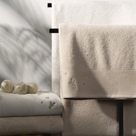 RĘCZNIK DALIA (02) 70 X 140 CM SREBRNY