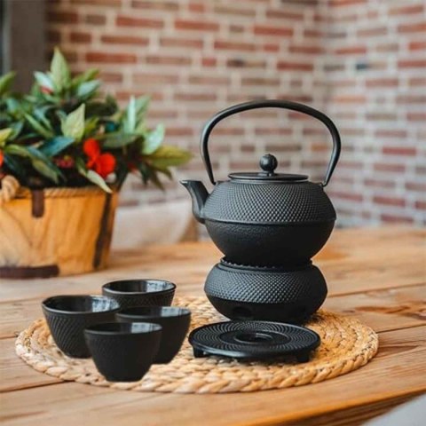 ZAPARZACZ ŻELIWNY DZBANEK CZARNY 900ml Z PODGRZEWACZEM i FILIŻANKAMI PREZENT