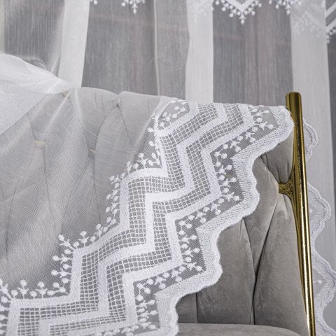 Firanka haftowana ze wzorem pasowym, wysokość 170cm, kolor 001 biały FH0024/768/001/000170/1