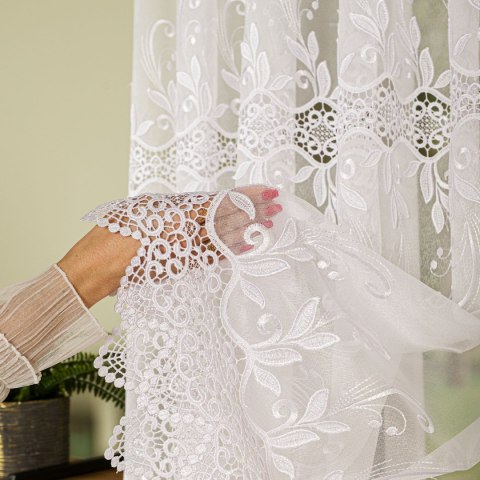 Firanka z aplikacją na markizecie ze wzorem pasowym, wysokość 180cm, kolor 001 biały 122467/433/001/000180/1