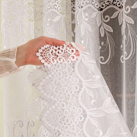 Firanka z aplikacją na markizecie ze wzorem pasowym, wysokość 250cm, kolor 001 biały 122467/433/001/000250/1