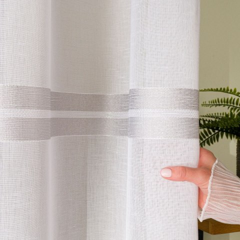 Firanka fantazyjna ze wzorem na samym dole z ołowianką, wysokość 300cm, kolor 032 biały z szarymi pasami 019355/OLO/032/000300/1