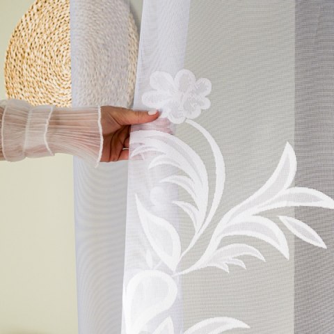 Firanka żakardowa ze wzorem rosnącym, wysokość 250cm, kolor 001 biały 054452/000/001/000250/1