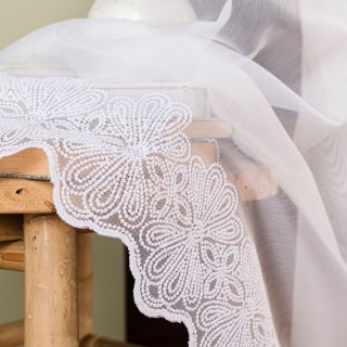 Firanka haftowana ze wzorem na samym dole, wysokość 160cm, kolor 001 biały 122087/000/001/000160/1