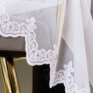 Firanka haftowana ze wzorem na samym dole, wysokość 160cm, kolor 001 biały 122089/000/001/000160/1