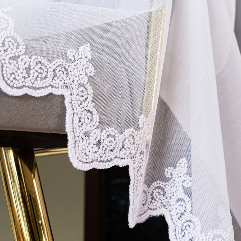 Firanka haftowana ze wzorem na samym dole, wysokość 160cm, kolor 001 biały 122089/000/001/000160/1