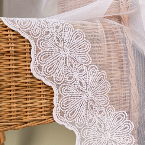 Firanka haftowana ze wzorem na samym dole, wysokość 180cm, kolor 001 biały 122087/000/001/000180/1