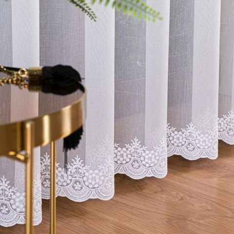 Firanka haftowana ze wzorem na samym dole, wysokość 300cm, kolor 001 biały 122063/000/001/000300/1