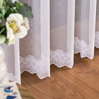 Firanka haftowana ze wzorem na samym dole, wysokość 300cm, kolor 001 biały 122087/000/001/000300/1