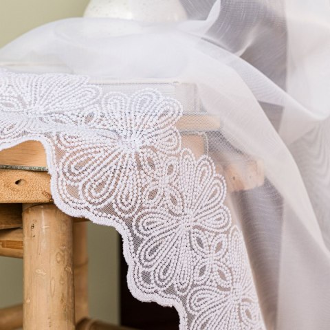 Firanka haftowana ze wzorem na samym dole, wysokość 300cm, kolor 001 biały 122087/000/001/000300/1