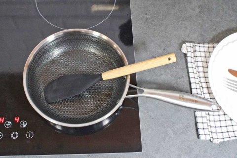 PATELNIA STALOWA 24cm Z POWŁOKĄ PLASTER MIODU 5550